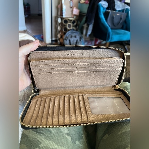 𝅺AUTHENTIC Michael Kors Black Leather Continental Wallet Wristlet - Picture 13 of 15